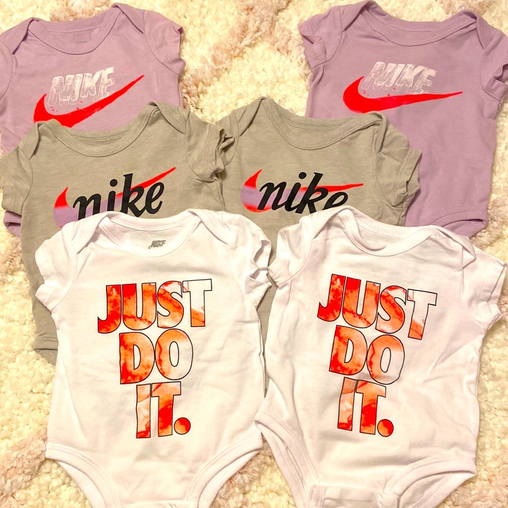 Nike onesie trio set for Girl Twins. Size 3Month. True to size.